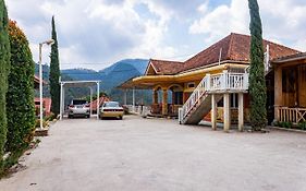 RedDoorz near Kawah Putih Ciwidey